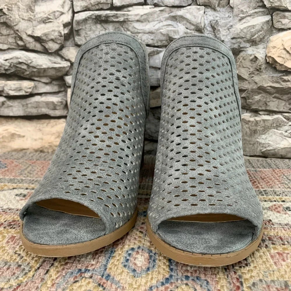 #9 Qupid Perforated Gray Steel Cut Peep Toe Distressed Booties Heels Shoes 9